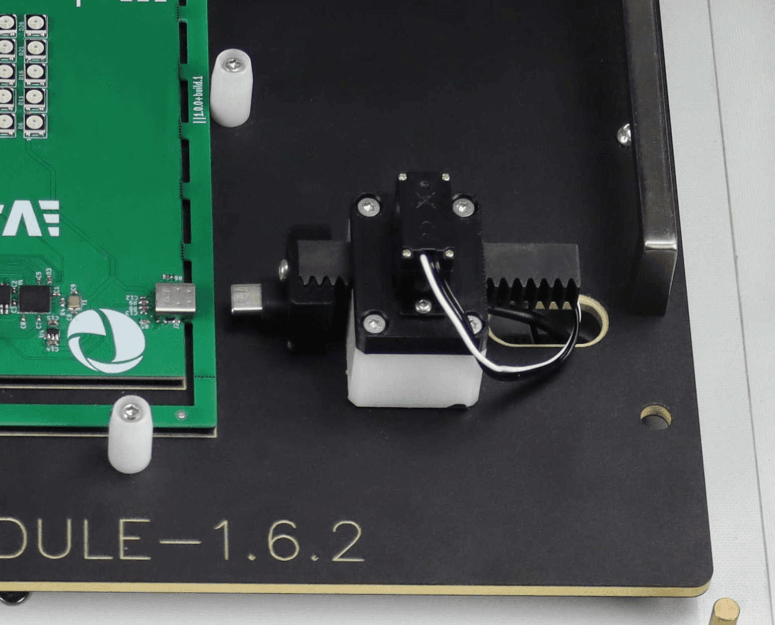 side approach mechanism