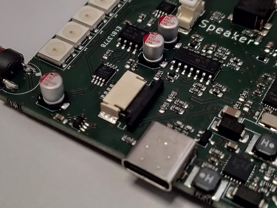 Locking the FPC connector